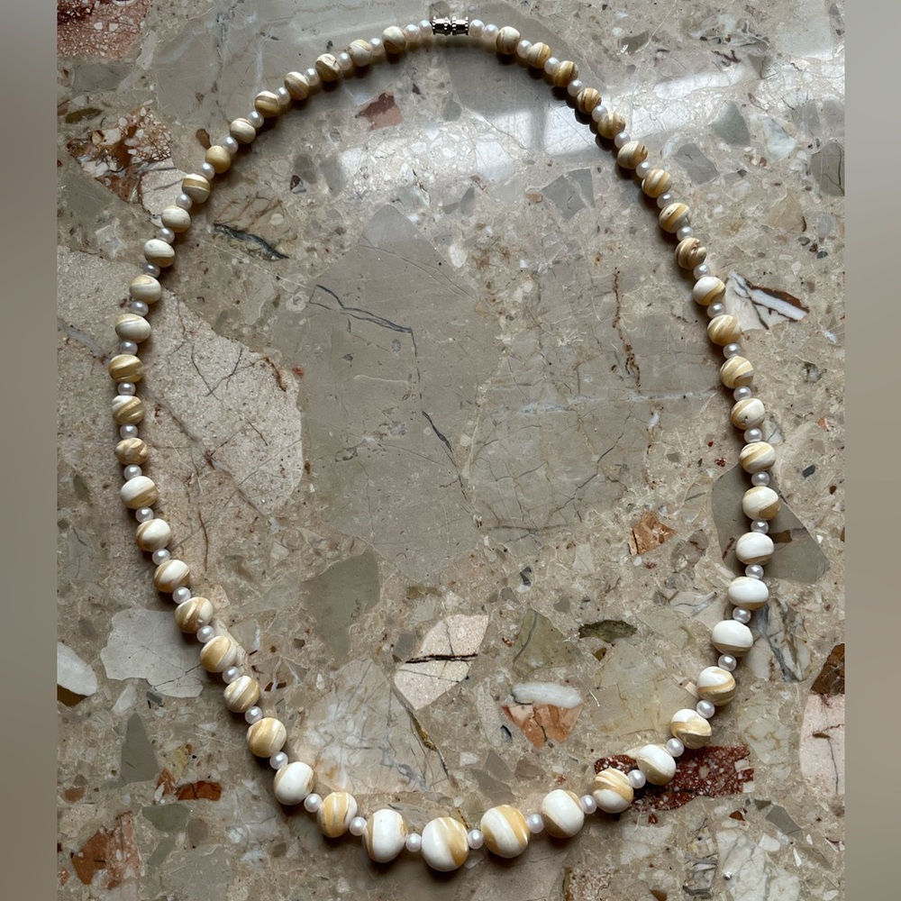 VTG Mother of Pearl Carved Beads & White Pearl Beads Necklace 18”